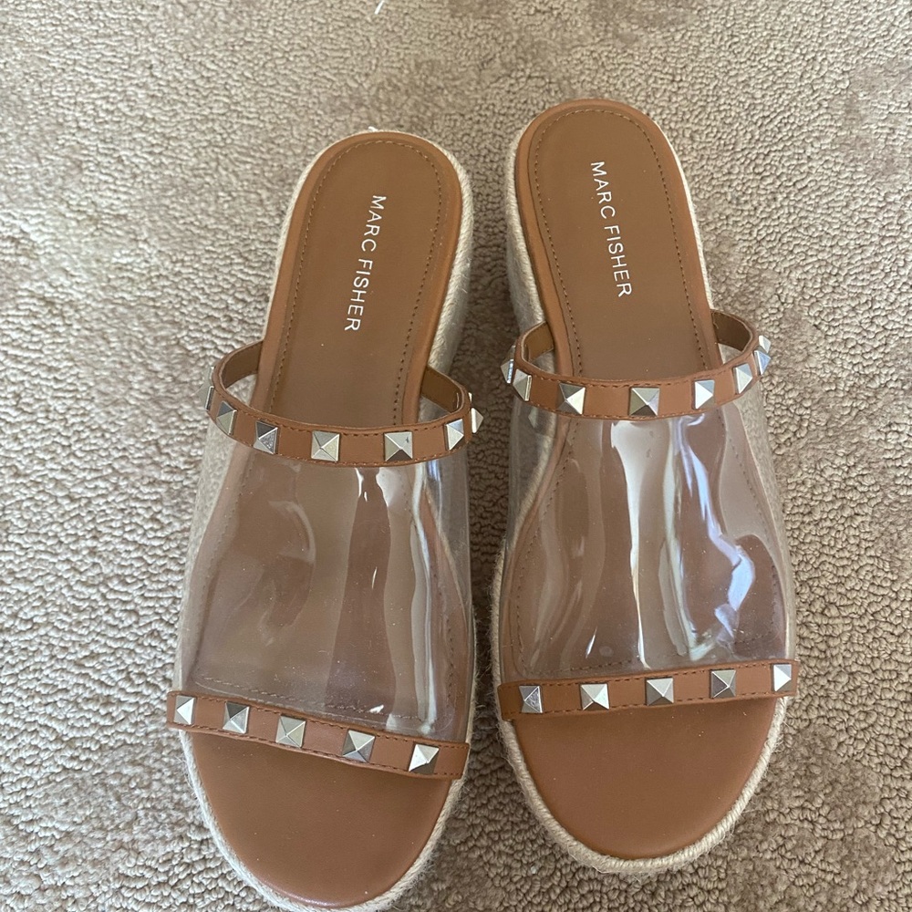 Marc Fisher sandals. Great condition wore once. Size 71/2 medium comfy.